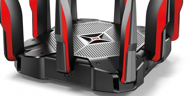 TP-Link AX11000: Das Design ist wieder etwas eigenwillig und tauft sich "Fireflame"