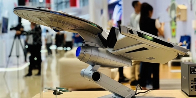 Lenovo Titanium Enterprise NCC-1701A: Komplett-PC im Enterprise-Gehäuse (1)