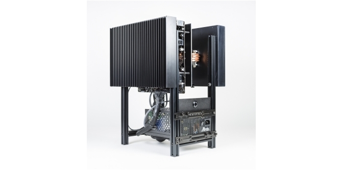 Fanlesstech zeigt neues Projekt: Komplett passivgekühlter Rechner mit 65-Watt-CPU und Workstation-Grafikkarte (1)