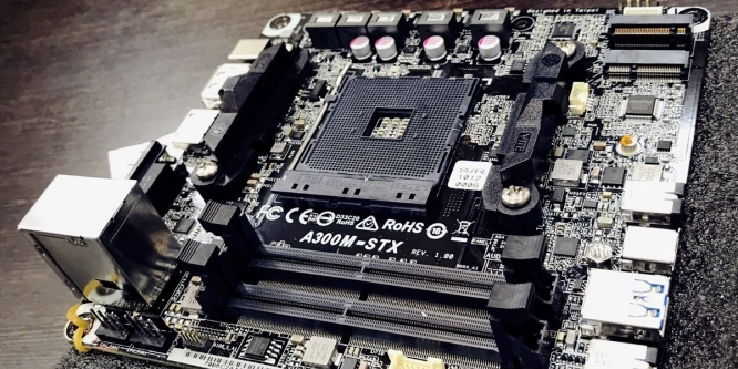 Asrock Deskmini A300: 1,9-Liter-PC für AMDs Ryzen erscheint als Barebone (4)