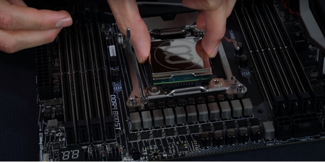 Hardware: der8auer baut sich einen neuen PC und greift dafür zum 350 Euro Custom-Heatspreader aus purem Silber (1)