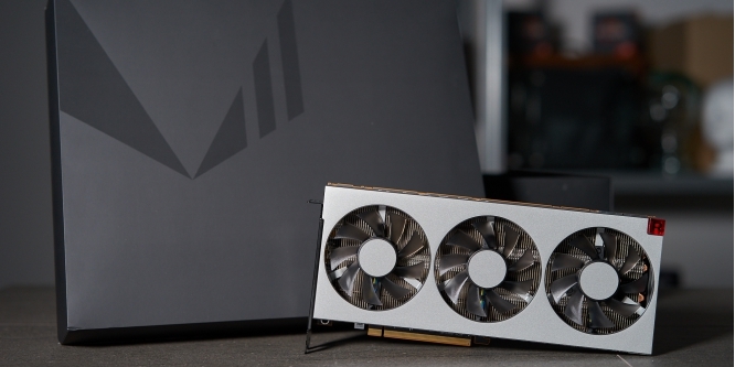 AMD Radeon VII im Tear-Down: Detailbilder des Dual-Slot-Kühlers (4)