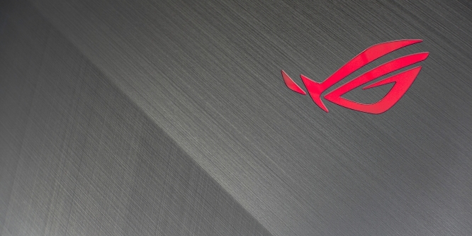 Cascade Lake X: Asus mit zwei Premium-Mainboards samt OLED auf der Gamescom 2019 (1)