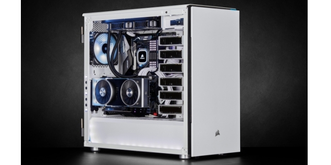 Corsair Carbide 678C: 5,25-Zoll-Schacht, Dämmung, Fronttür, Hartglas und USB 3.1 kombiniert (141)