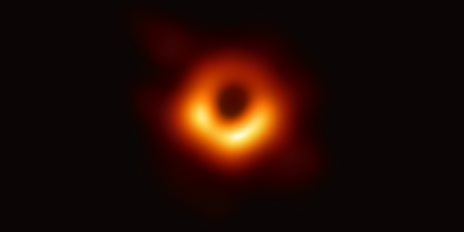 Foto des Schwarzen Lochs im Zentrum von Messier 87