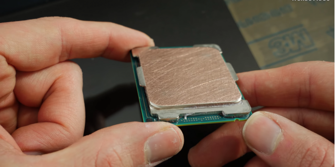 Kratzer im CPU-Heatspreader: der8auer misst die Temperaturunterschiede (2)
