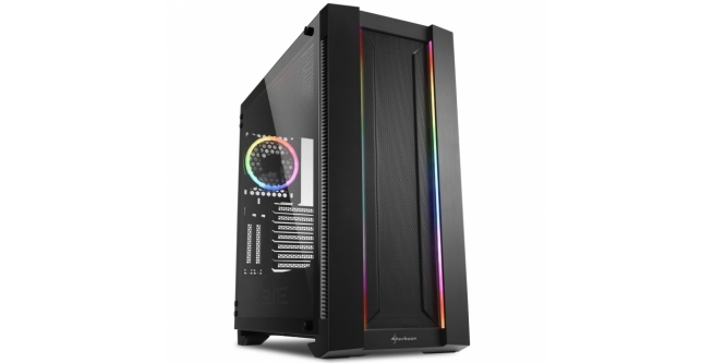 Das Elite Shark CA200 von Sharkoon bietet für 119 Euro eine Glaswand, dezente RGB-Beleuchtung und reichlich Platz für Grafikkarte, Netzteil und Kühlung. (1)