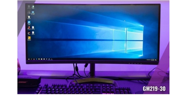 Cooler Master geht mit zwei Monitoren an den Start.