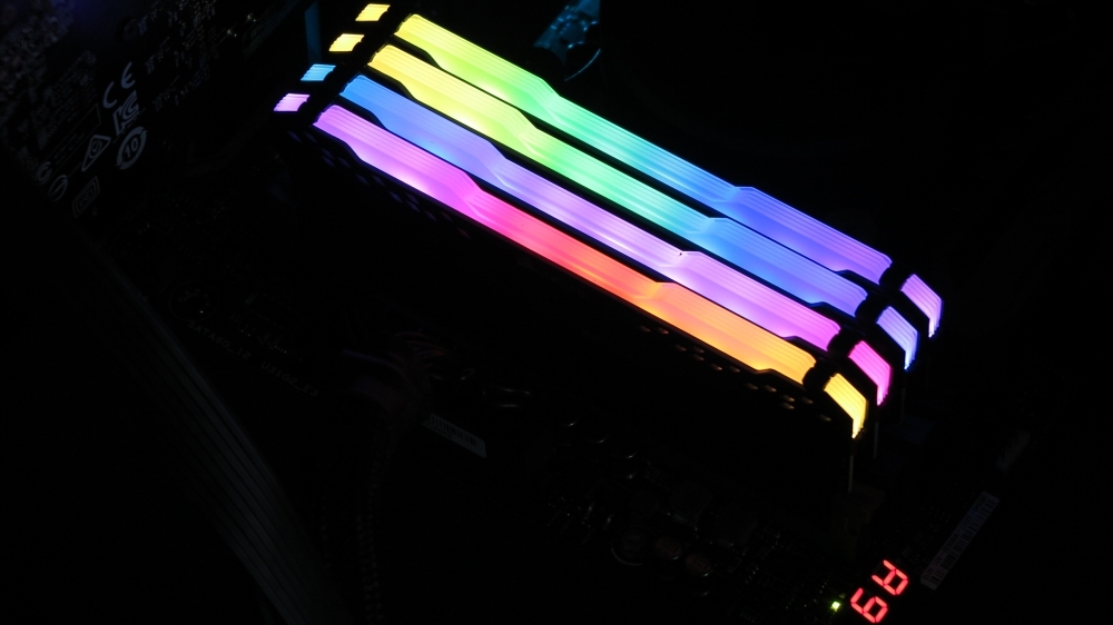 Corsair Vengeance RGB Pro im RAM-Test: 32 GiByte DDR4-3600 mit Micron- vs. Samsung-Speicherchips