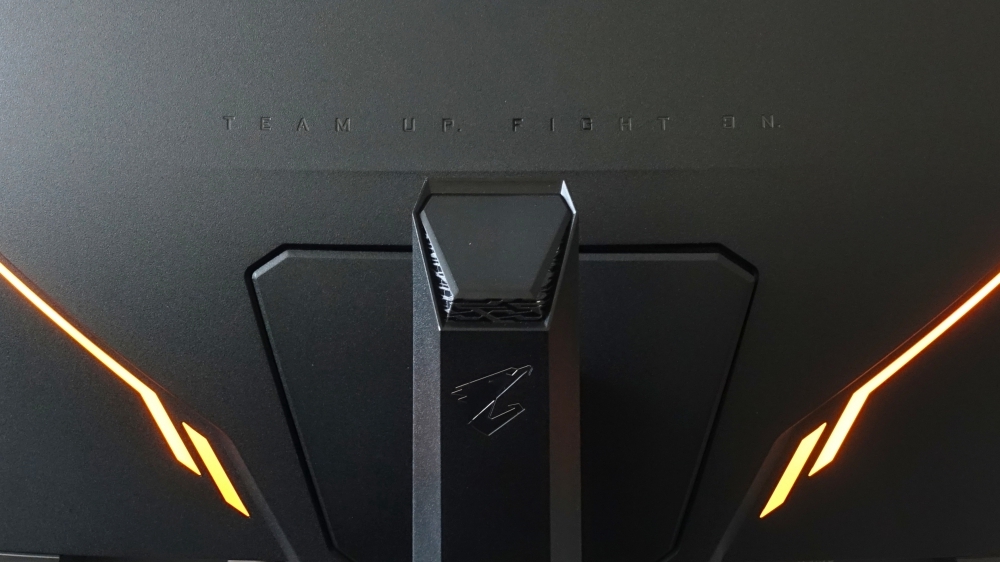 Gigabyte Aorus CV27F im Test: Schnell, schick und wieder mit Spielzeug