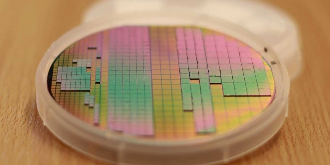"Goodbye Motherboard": Forscher wollen PCBs als Flaschenhals abschaffen und durch Silizium ersetzen (3)