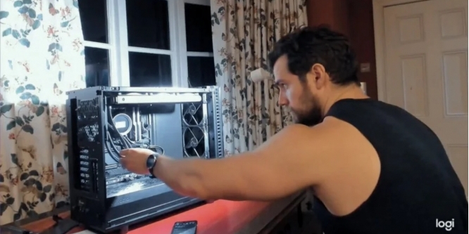 Panorama: Witcher-Darsteller Henry Cavill baut einen Ryzen-PC (1)