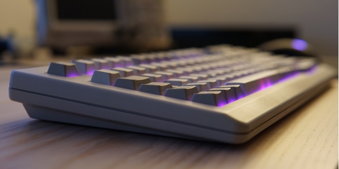 Es werde Licht: Bastler restauriert 20 Jahre alte Cherry G80-1800 mit neuer Platine, Beleuchtung und USB-C (1)