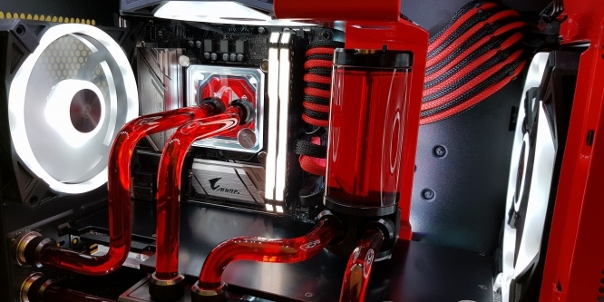 Casemod-Tagebuch: Mini-ITX-Wakü-PC mit Hardtubes ausgestattet (25)