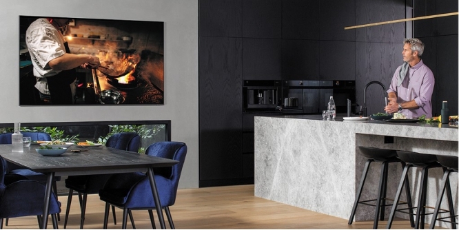 Samsung QE65Q800T atxzg 8k UHD TV Lifestyle