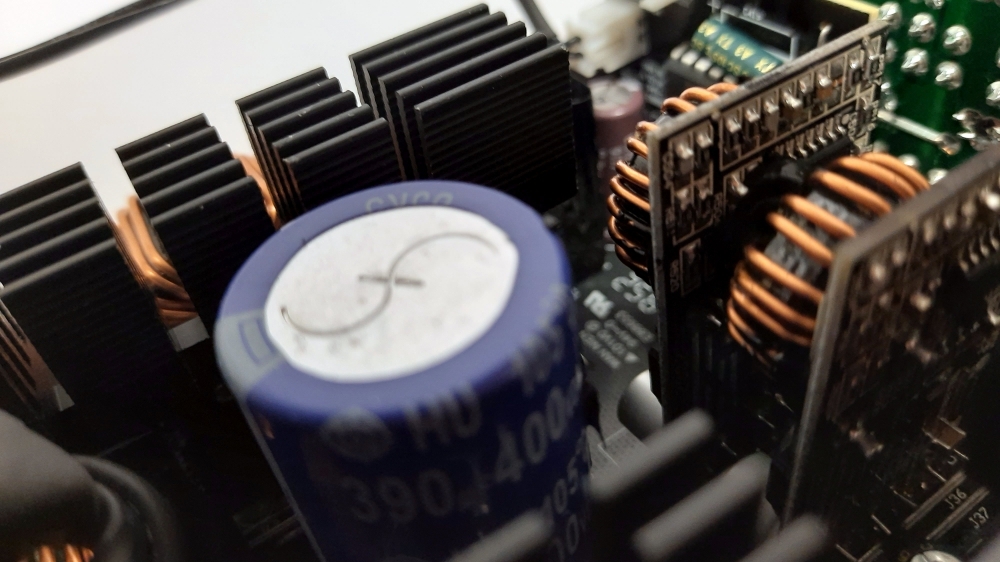 Corsair CX650F im Test - Bronzener Spannungswandler als Undercover Goldnetzteil?