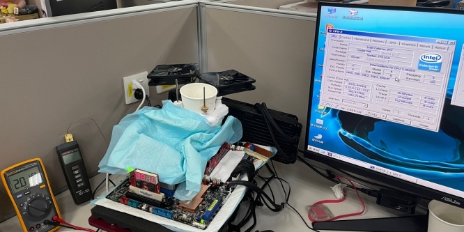 Intel-CPU auf über 8 GHz: 14 Jahre alter Celeron mit Flüssigstickstoff auf 8,37 GHz übertaktet (1)