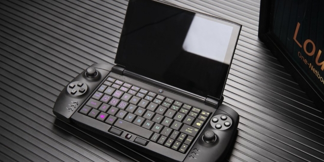 One GX1 Pro Handheld: Mini-Gaming-Laptop mit 7-Zoll-Display und Gamepad-Adaptern (9)