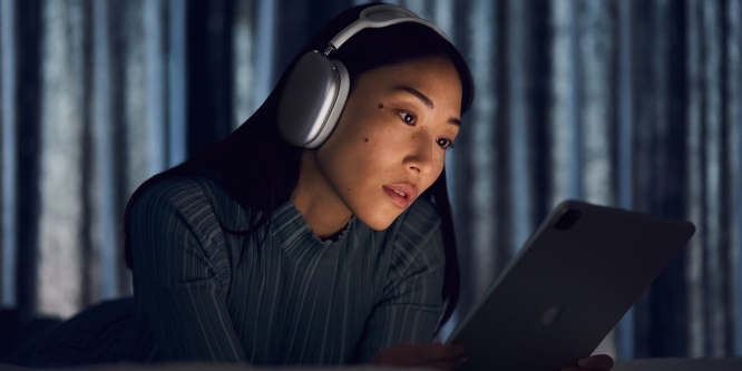 apple airpods max listening experience 2 12082020
