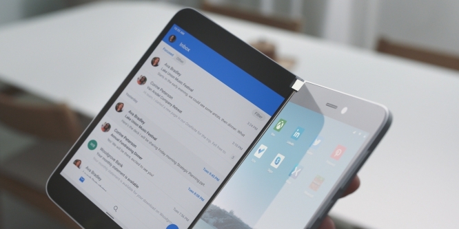 Microsoft Surface Duo mit zwei Touchscreens