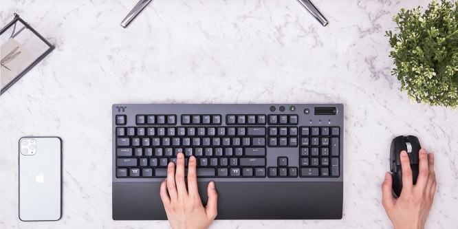 Thermaltake W1 Wireless Gaming Keyboard