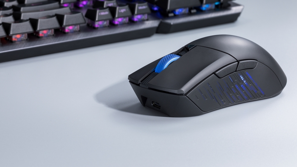 Asus ROG Gladius III Wireless: Die dritte Generation der Spielermaus mit tauschbaren Tastenschaltern im Test