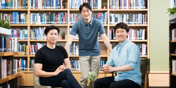 SAIT Organic Material Lab principal researcher Jong Won Chung (co-first author), principal researcher Youngjun Yun (corresponding author) and staff researcher Yeongjun Lee (co-first author)