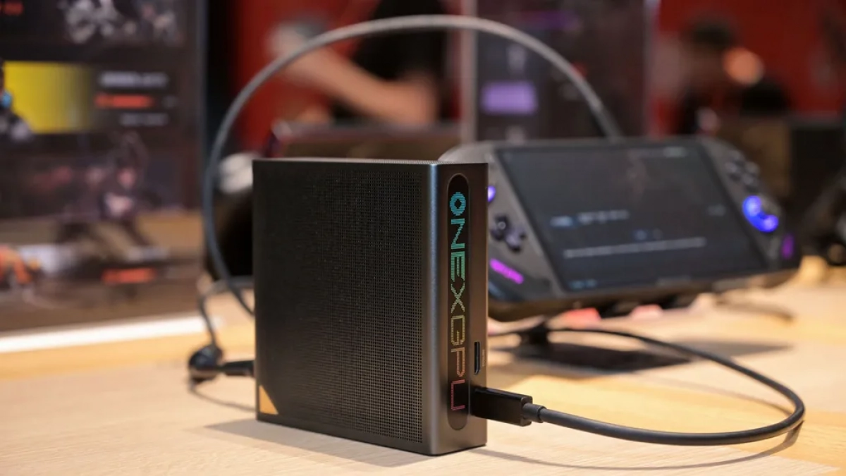 Radeon RX 7600M XT: OneX zeigt neue eGPU mit