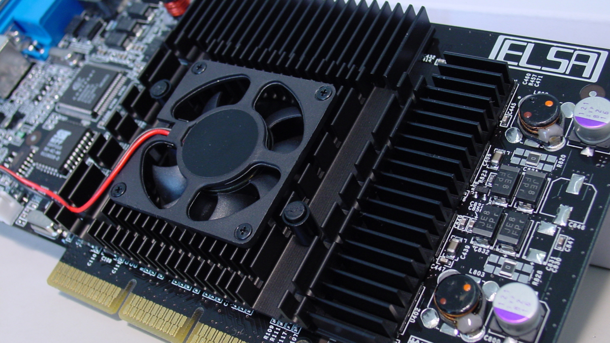 Schwarzes Gold: Elsa Gladiac 920 mit Geforce 3 (Redesign)