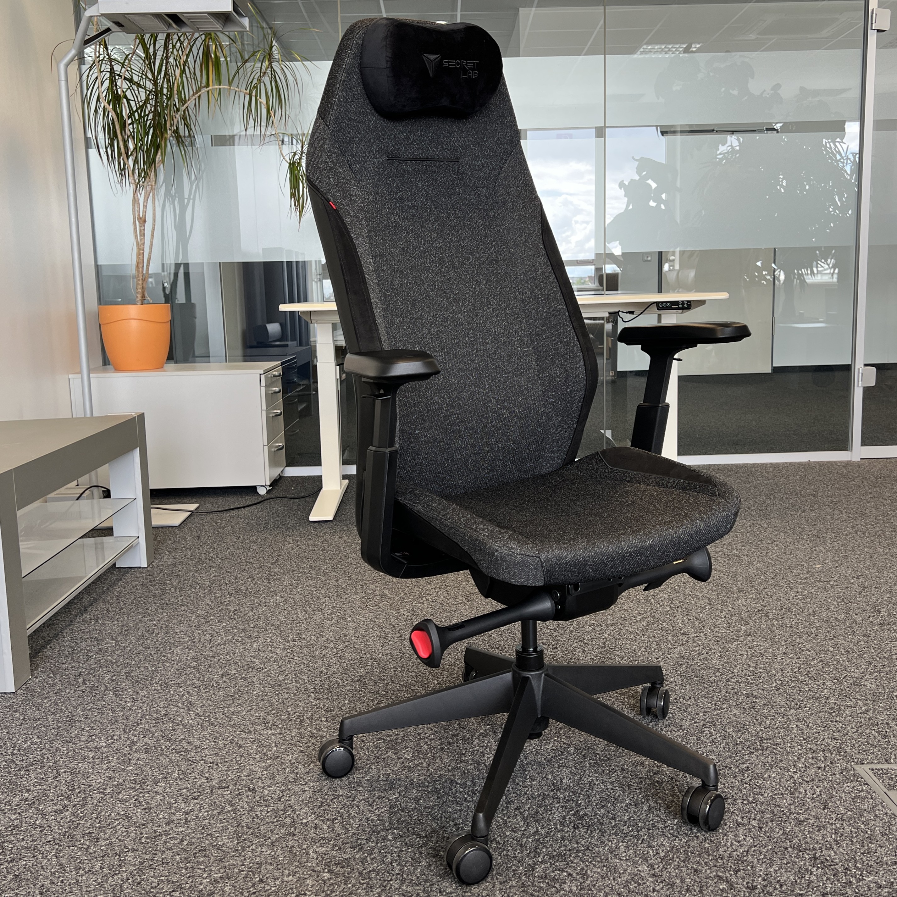 Secretlab Atlas Black3 L im Test: Büro- statt Gaming-Stuhl?